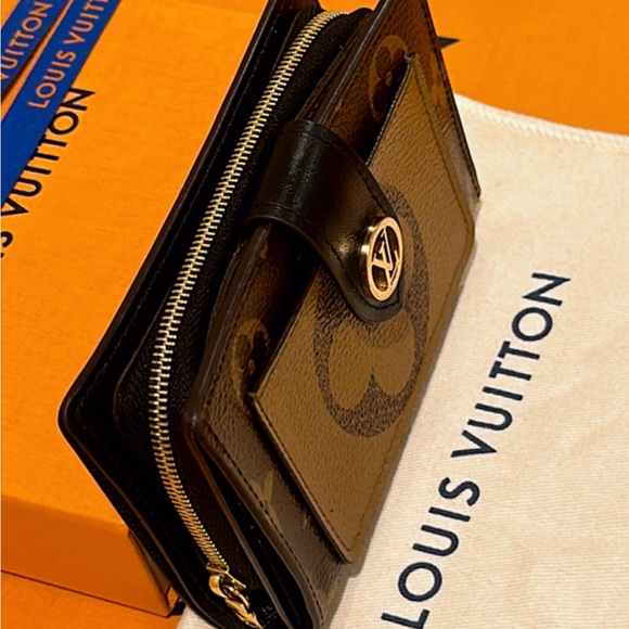💯% Authentic Louis Vuitton Juliette Wallet✨ - Picture 6 of 15